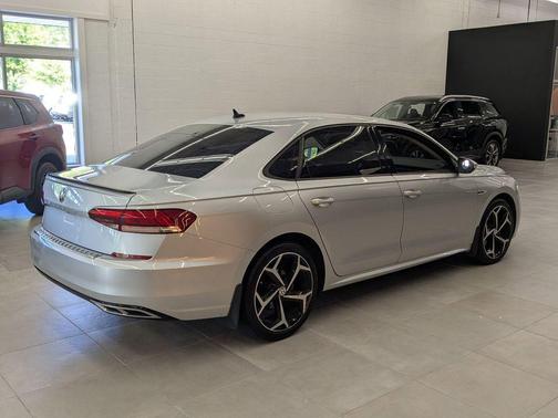2020 Volkswagen Passat 2.0T R-Line