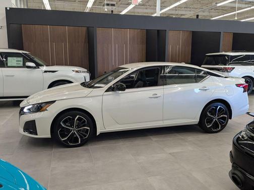 2023 Nissan Altima SR Intelligent AWD