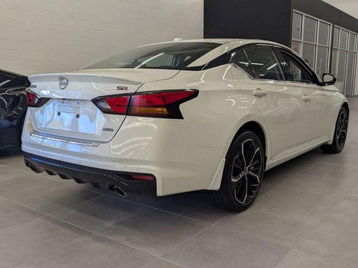 2023 Nissan Altima SR Intelligent AWD