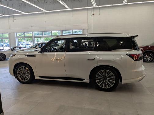 2026 INFINITI QX80 Luxe