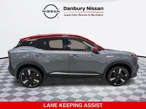 Gun Metallic/Scarlet Ember Tintcoat 2025 Nissan Kicks SR