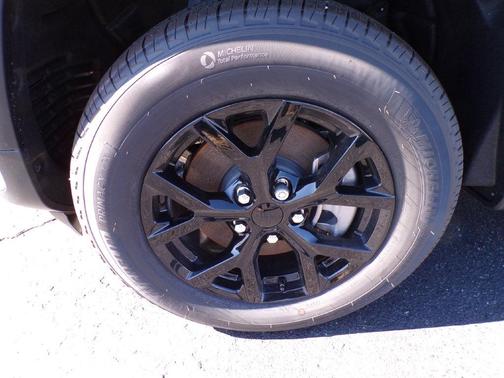 Bright White Clearcoat 2026 Jeep Grand Cherokee L Altitude