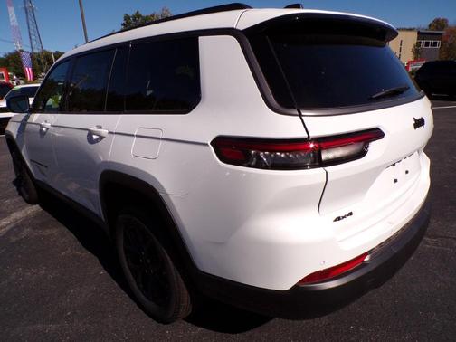 Bright White Clearcoat 2026 Jeep Grand Cherokee L Altitude