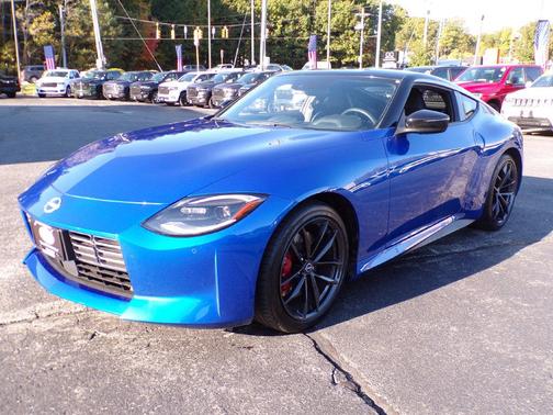 Seiran Blue Metallic/Super Black 2024 Nissan Z Performance Manual