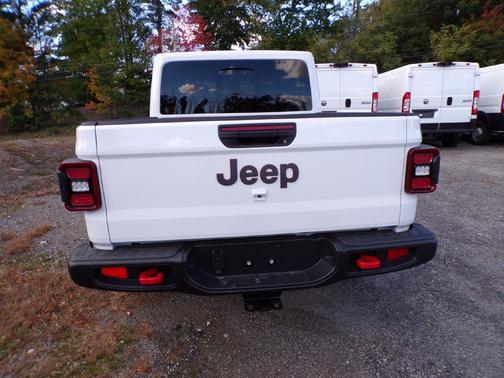Bright White Clearcoat 2026 Jeep Gladiator Rubicon
