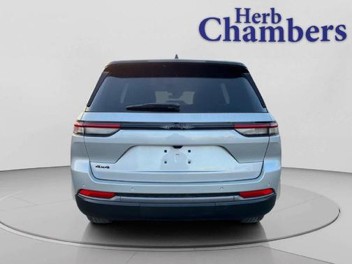 Silver Zynith 2026 Jeep Grand Cherokee Altitude