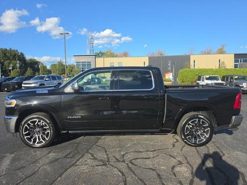 Diamond Black Crystal Pearlcoat 2026 RAM 1500 Longhorn