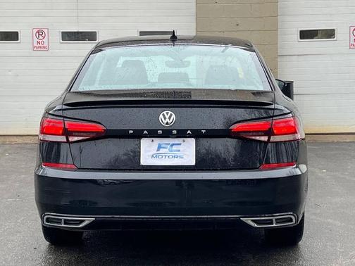 Deep Black Pearl 2020 Volkswagen Passat 2.0T R-Line