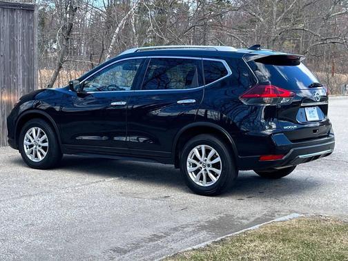Magnetic Black Pearl 2020 Nissan Rogue SV