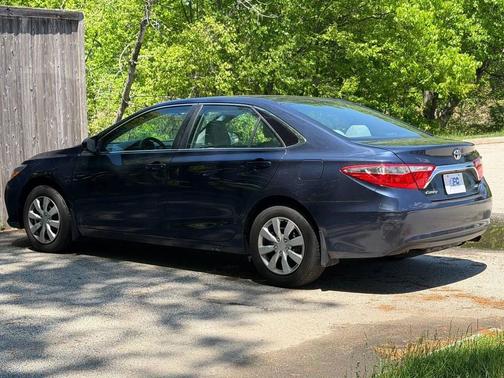 Parisian Night Pearl 2016 Toyota Camry LE