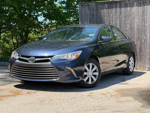 Parisian Night Pearl 2016 Toyota Camry LE
