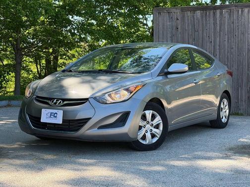 Titanium Gray Metallic 2016 Hyundai ELANTRA SE