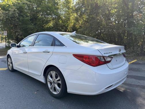 2011 Hyundai SONATA Limited