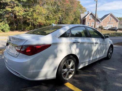 2011 Hyundai SONATA Limited