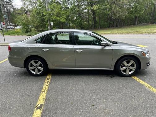 2013 Volkswagen Passat 2.0 TDI SE w/ Sunroof
