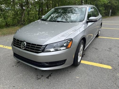 2013 Volkswagen Passat 2.0 TDI SE w/ Sunroof