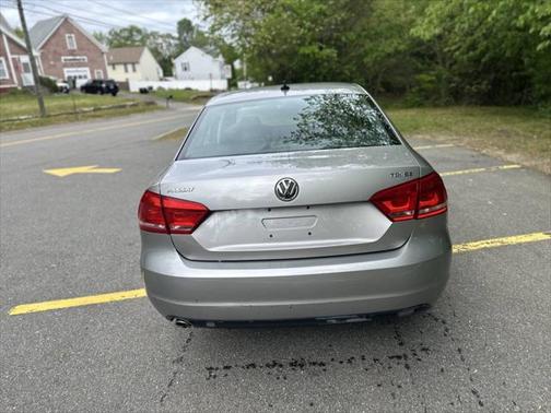 2013 Volkswagen Passat 2.0 TDI SE w/ Sunroof