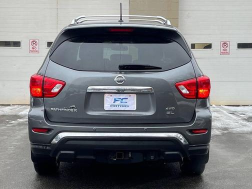 2017 Nissan Pathfinder SL