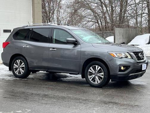 2017 Nissan Pathfinder SL