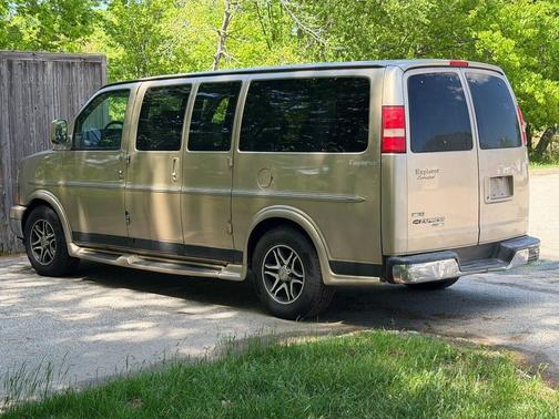 Doeskin Tan 2010 Chevrolet Express 1500 Cargo
