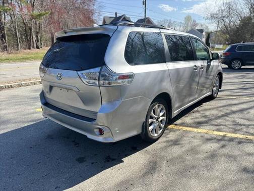 2019 Toyota Sienna SE Premium