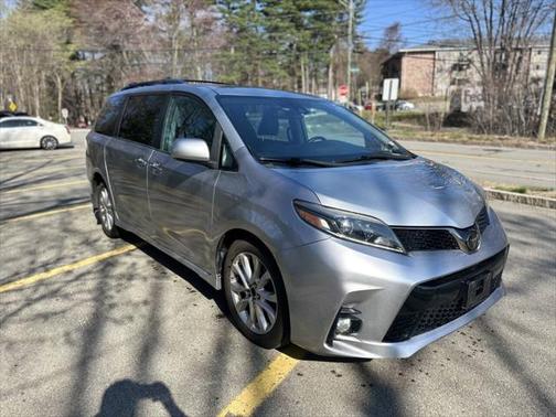 2019 Toyota Sienna SE Premium