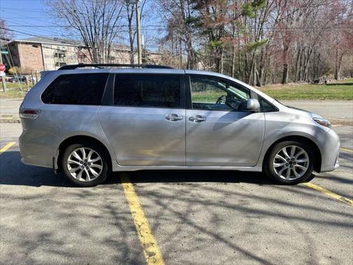 2019 Toyota Sienna SE Premium