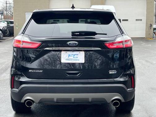 Agate Black Metallic 2019 Ford Edge SEL