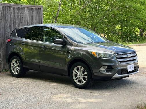 Magnetic Metallic 2017 Ford Escape SE