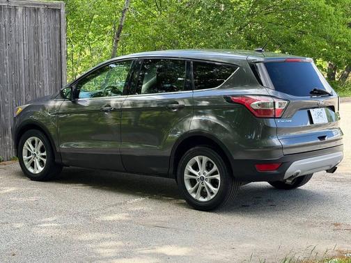 Magnetic Metallic 2017 Ford Escape SE