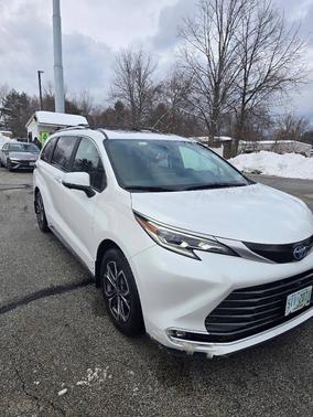 2025 Toyota Sienna Platinum