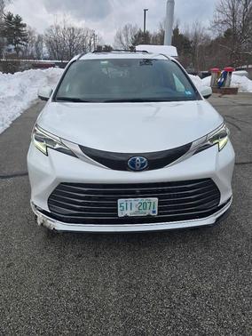 2025 Toyota Sienna Platinum