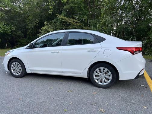 2020 Hyundai Accent SE