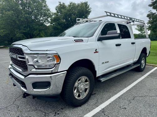 2022 RAM 2500 Tradesman Crew Cab 4x4 6'4' Box