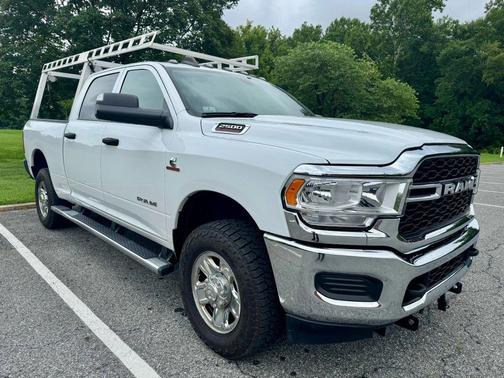 2022 RAM 2500 Tradesman Crew Cab 4x4 6'4' Box