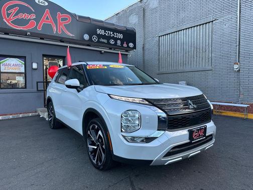 2023 Mitsubishi Outlander SE