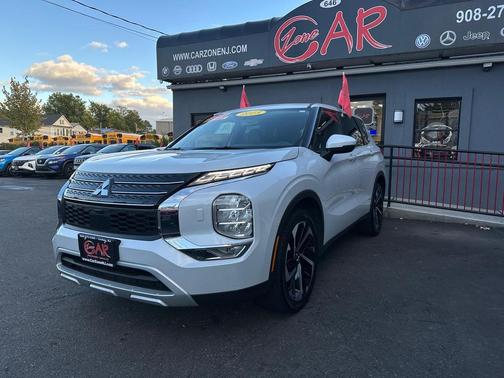 2023 Mitsubishi Outlander SE