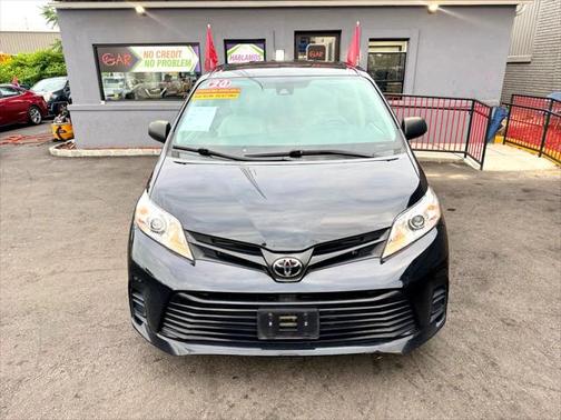 2020 Toyota Sienna LE