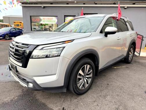 2022 Nissan Pathfinder SL 4WD