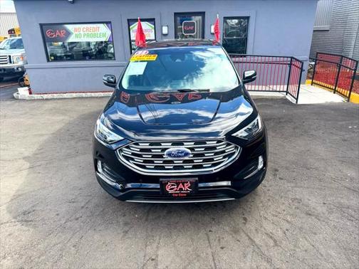 2023 Ford Edge Titanium