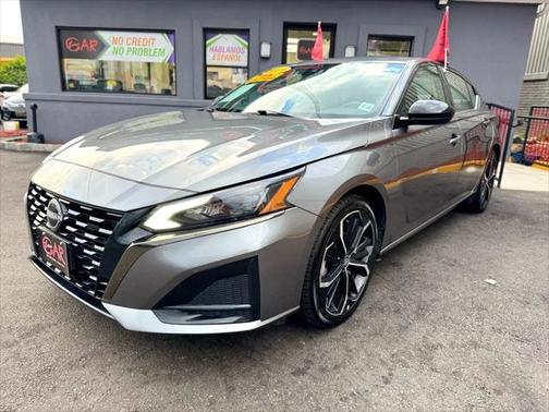 2023 Nissan Altima SR FWD