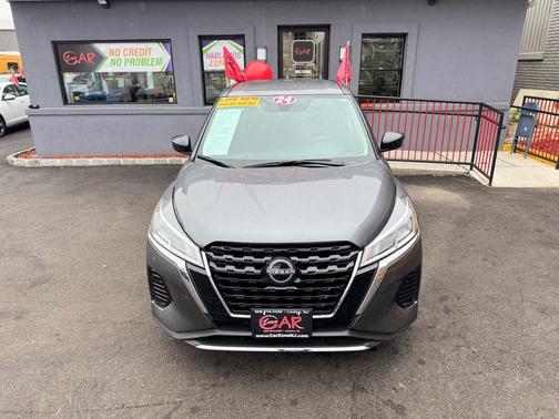 2024 Nissan Kicks S