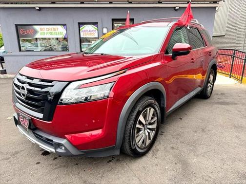 2022 Nissan Pathfinder SL 4WD