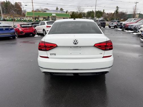 2017 Volkswagen Passat 1.8T R-Line w/Comfort