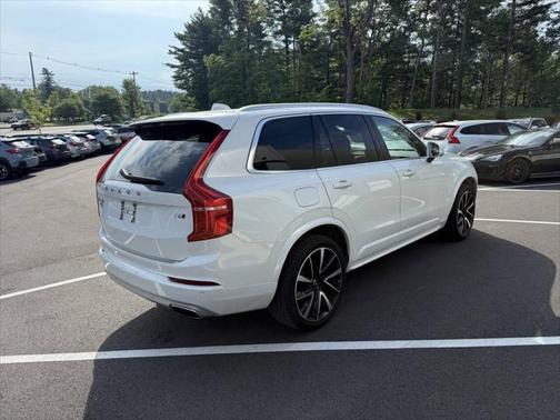 2021 Volvo XC90 T6 Momentum