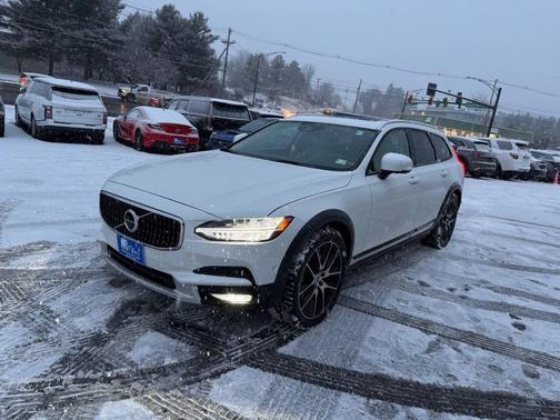 2020 Volvo V90 Cross Country T6