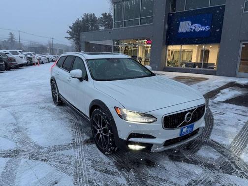 2020 Volvo V90 Cross Country T6