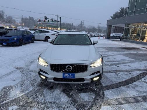 2020 Volvo V90 Cross Country T6