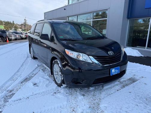 2016 Toyota Sienna LE