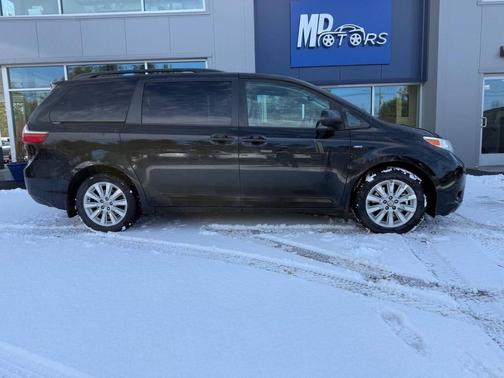 2016 Toyota Sienna LE